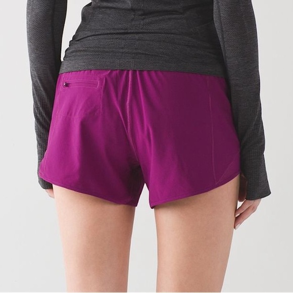 Lululemon Hotty Hot Low Rise lightweight Run Short Long 4” in Deep Fuchsia Sz 6 - Picture 3 of 10